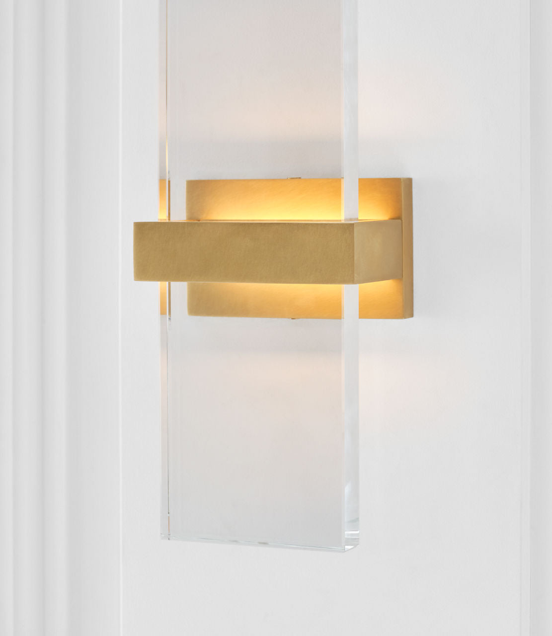 Flyta Medium Sconce Clear Natural Brass 2700K 90 CRI