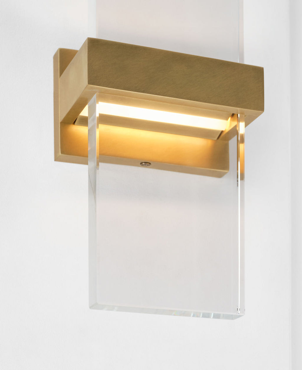 Flyta Medium Sconce Clear Natural Brass 2700K 90 CRI