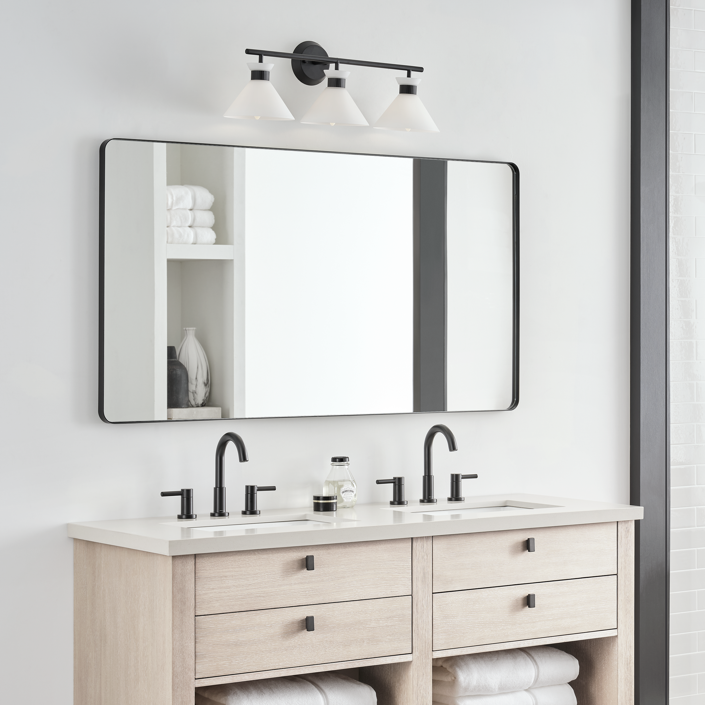 Belcarra 3 - Light Vanity Midnight Black