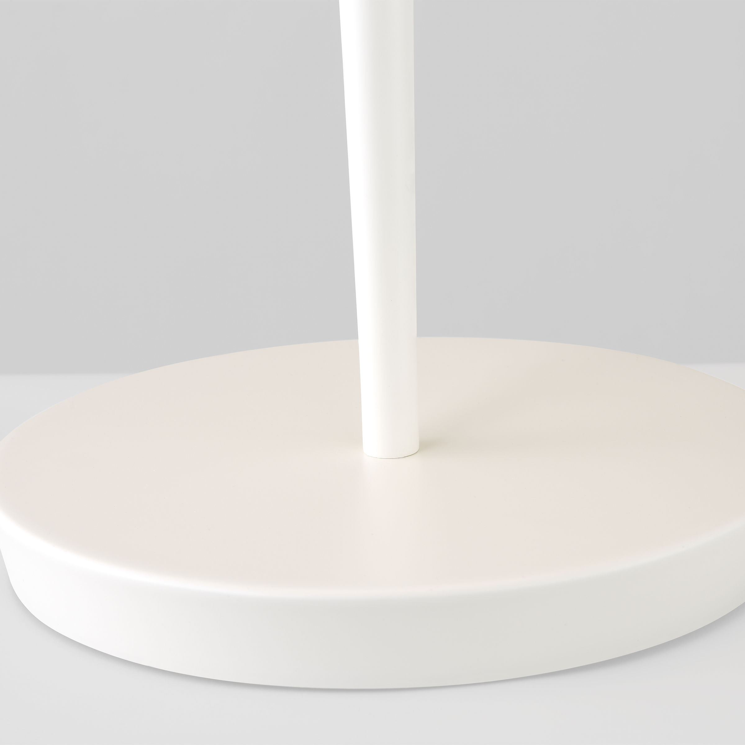 Contra Medium Table Lamp Soft Linen