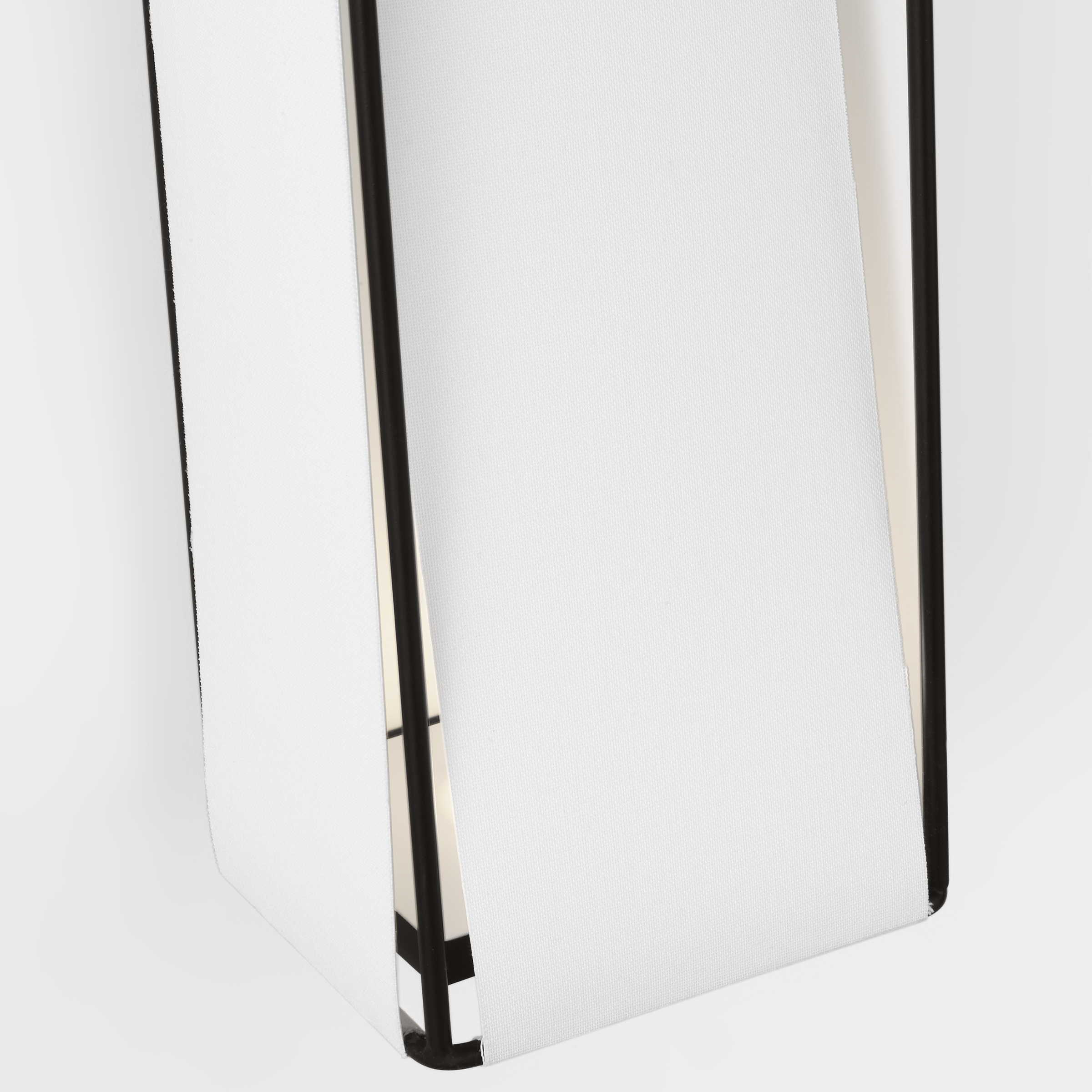 Velero Large Sconce Aged Iron Bulbs Inc