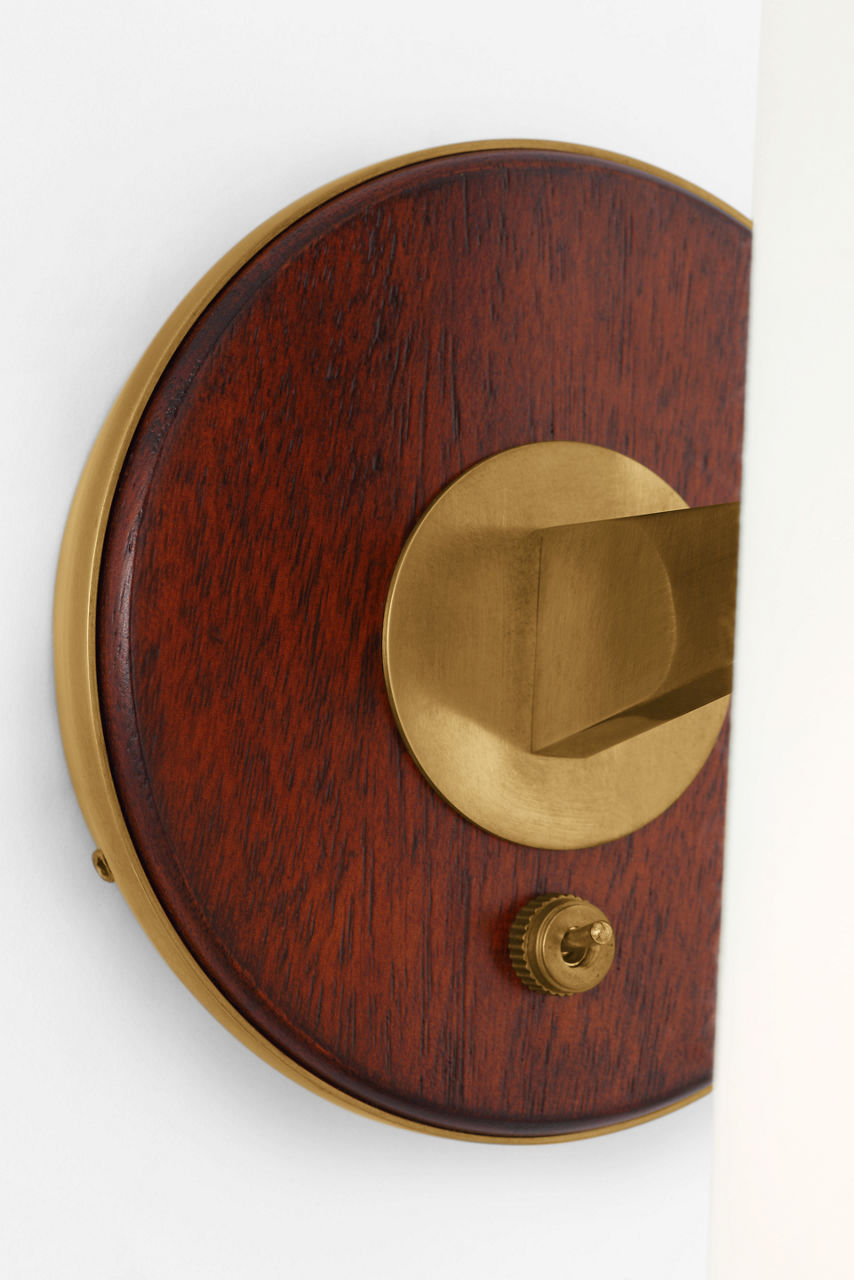 Olina 10" Sconce | Hand-Rubbed Antique Brass and Mahogany | Linen Shade