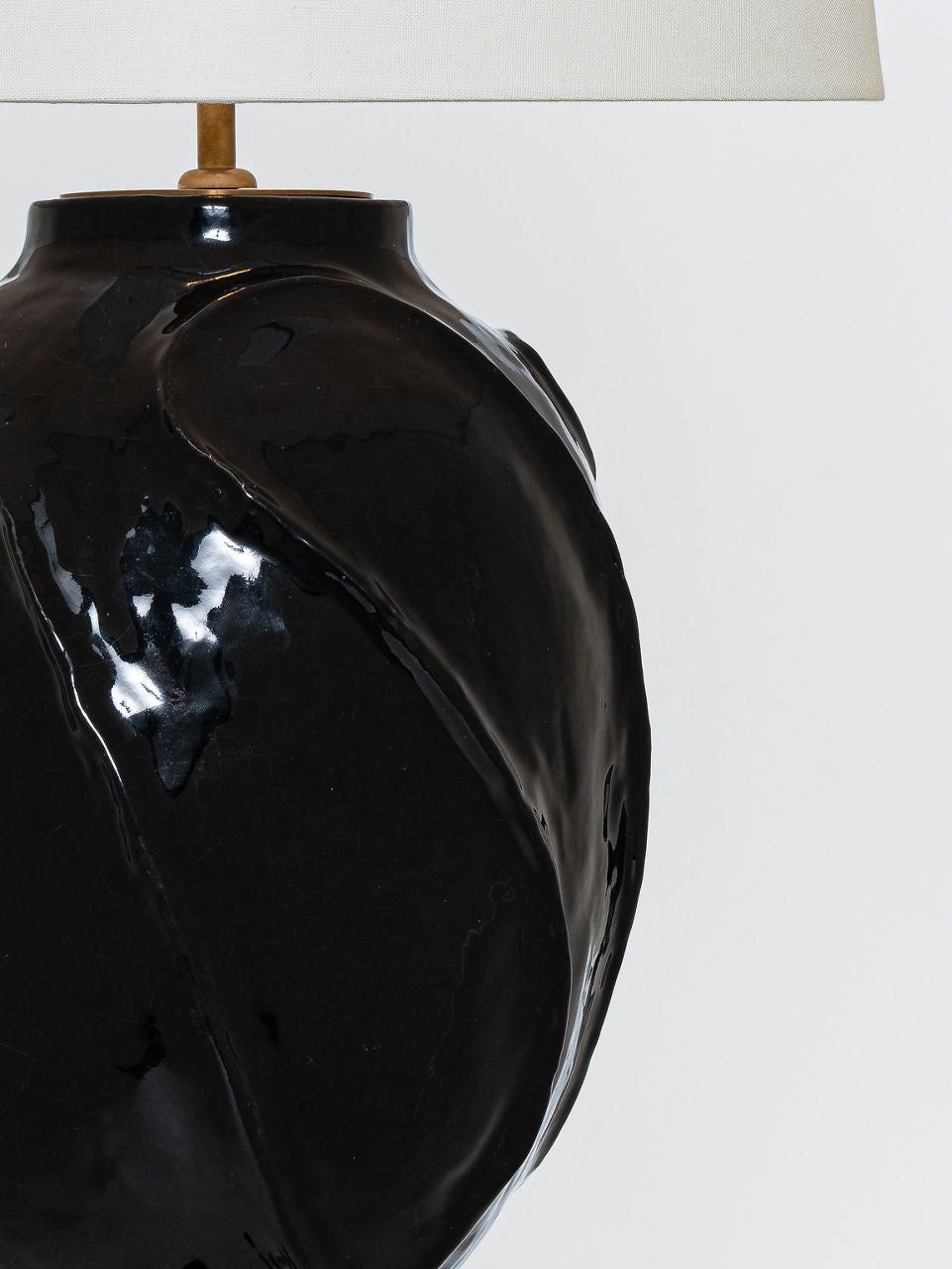 Idalia 28" Sculpted Table Lamp | Raven Black | Linen Shade