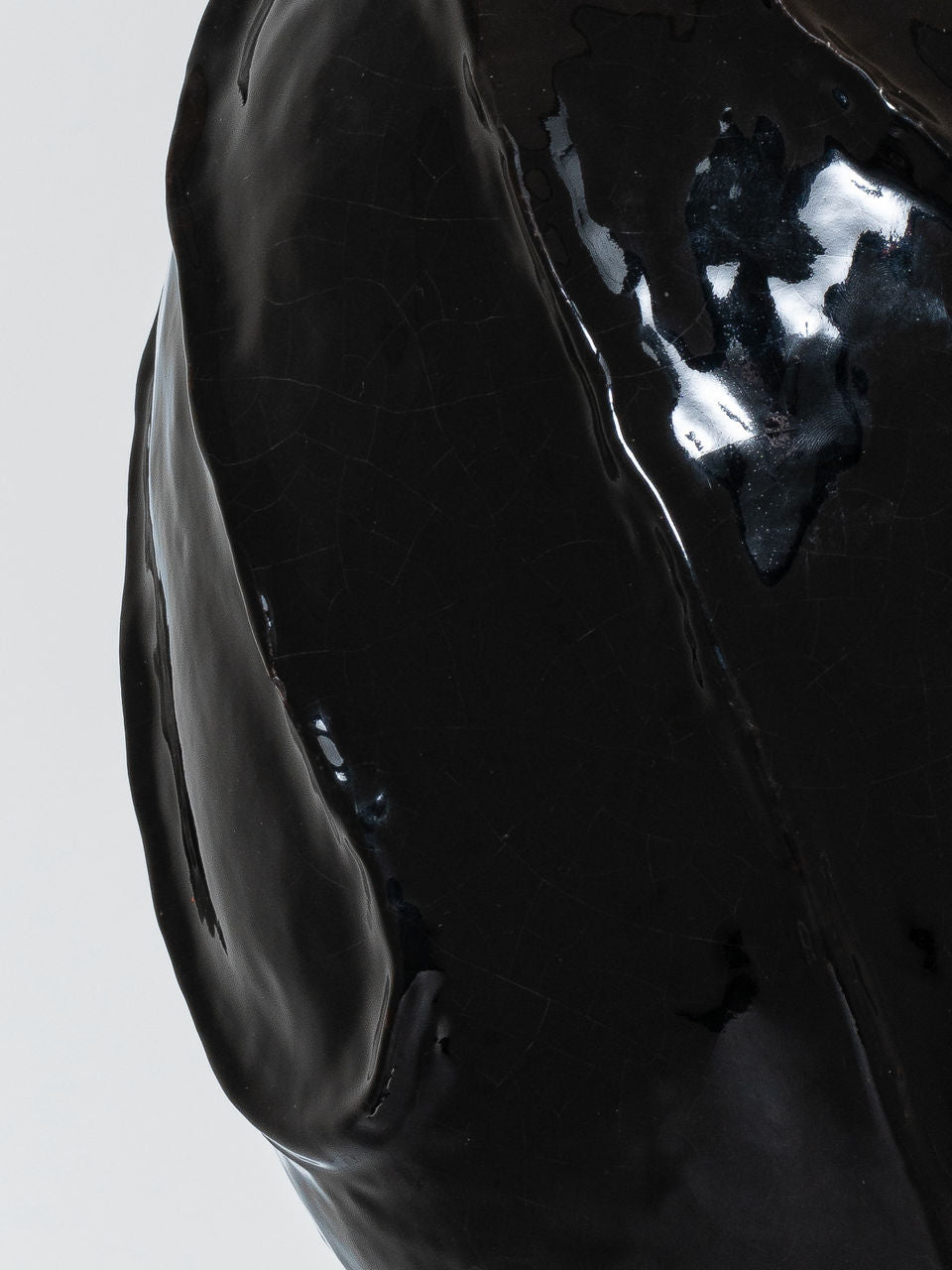 Idalia 28" Sculpted Table Lamp | Raven Black | Linen Shade
