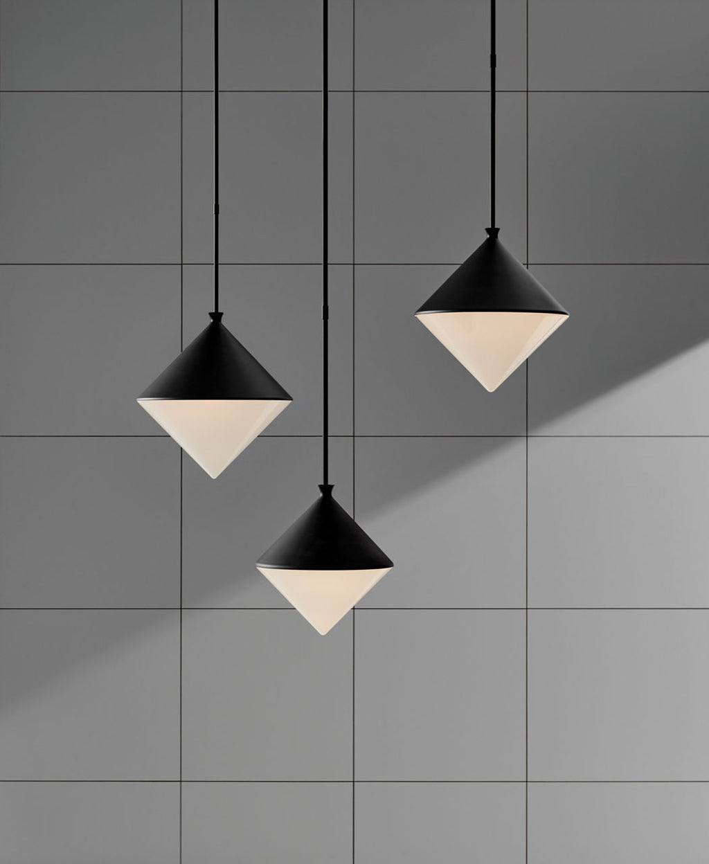 Sarnen Medium Pendant | Gild | White Glass