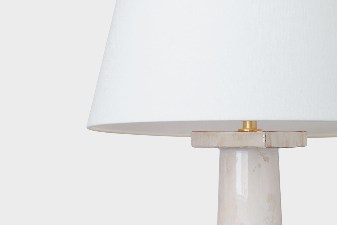 Colonne Large Balustrade Table Lamp | Glossy White Crackle | Linen Shade