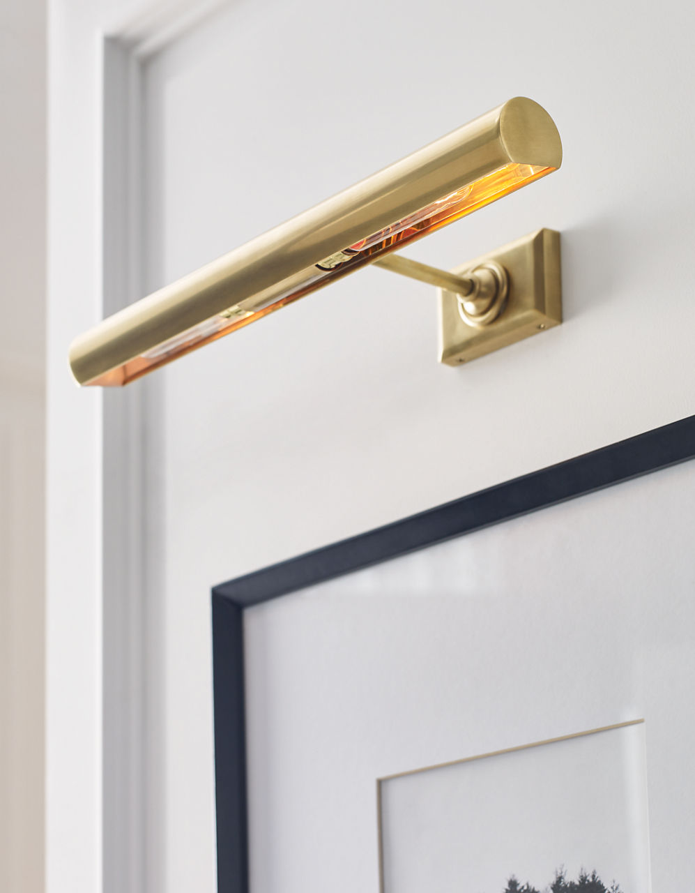 18" Cabinet Maker's Picture Light | Hand-Rubbed Antique Brass