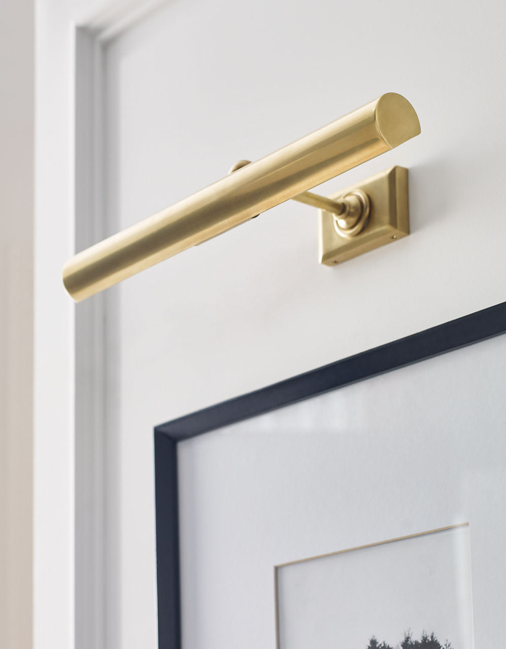 18" Cabinet Maker's Picture Light | Hand-Rubbed Antique Brass