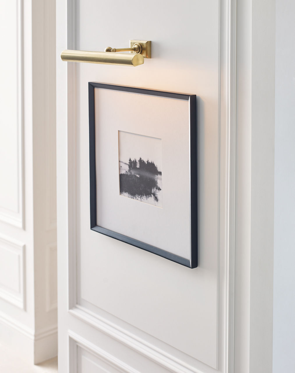 18" Cabinet Maker's Picture Light | Hand-Rubbed Antique Brass