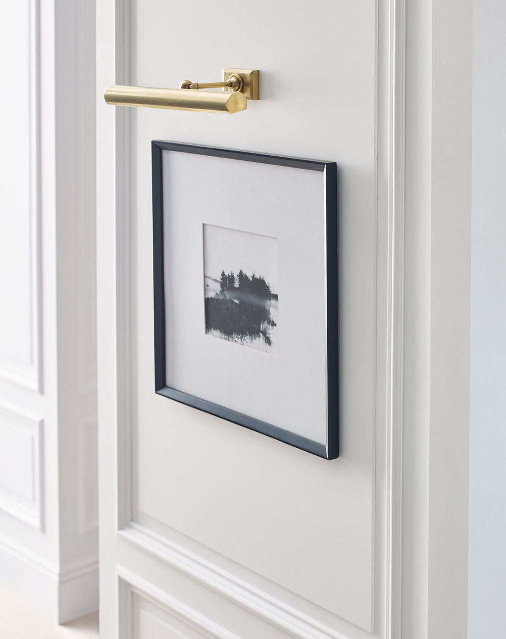 18" Cabinet Maker's Picture Light | Hand-Rubbed Antique Brass