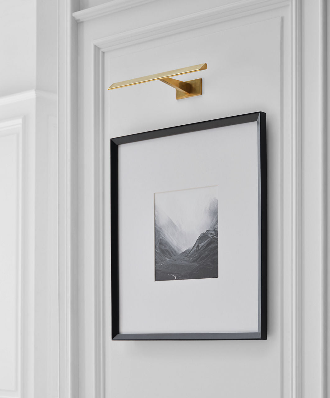 Petrel 18" Picture Light | Hand-Rubbed Antique Brass