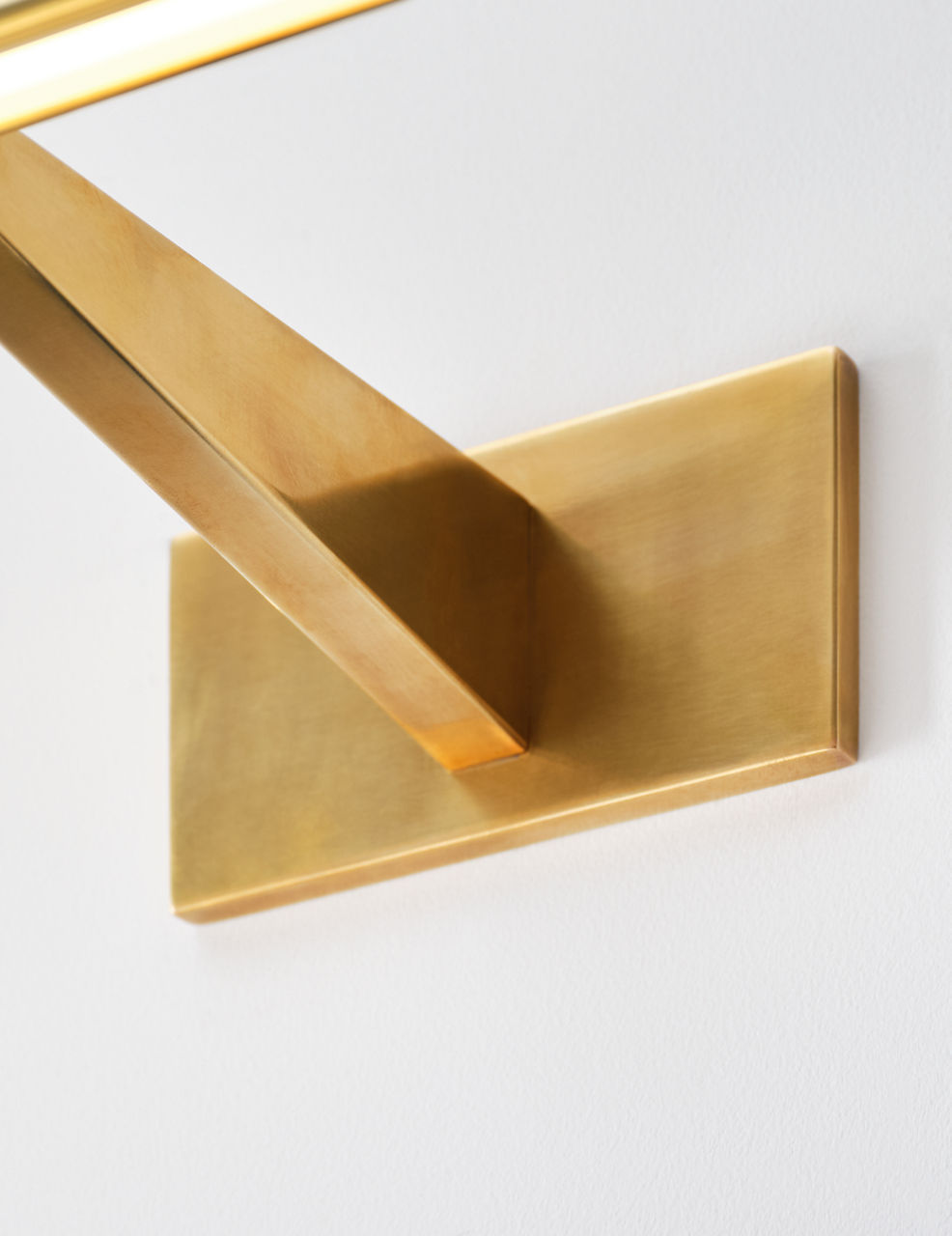 Petrel 18" Picture Light | Hand-Rubbed Antique Brass