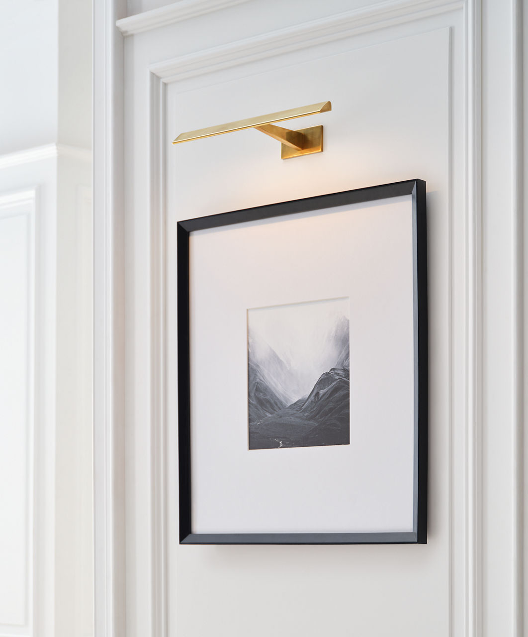 Petrel 18" Picture Light | Hand-Rubbed Antique Brass