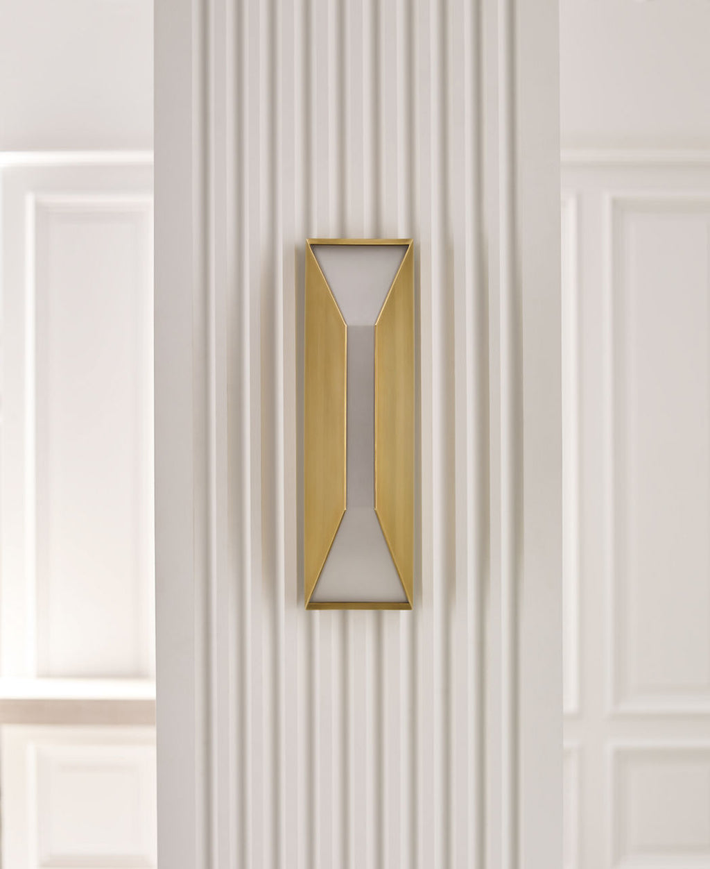 Stretto 16" Sconce | Antique-Burnished Brass | Frosted Glass