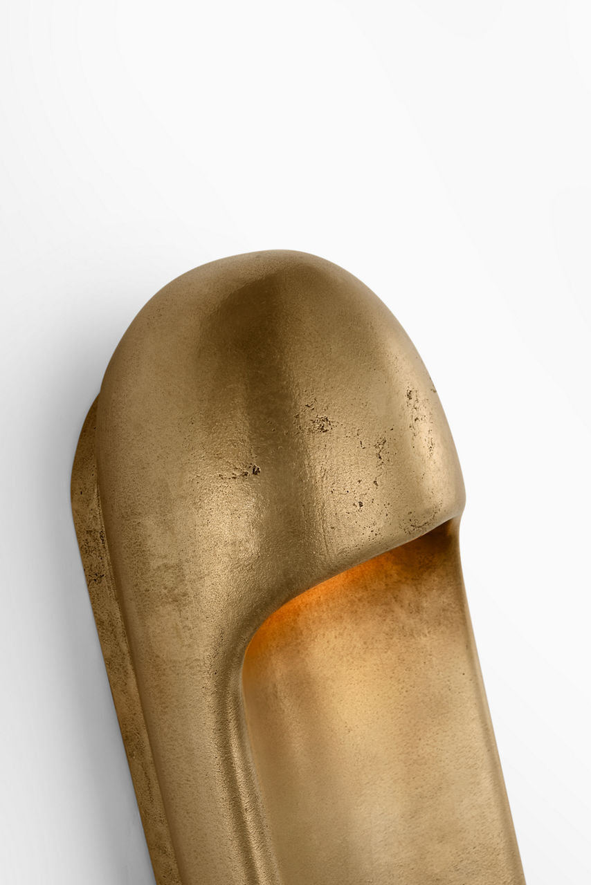 Esculpa 18" Elongated Wall Light | Museum Brass