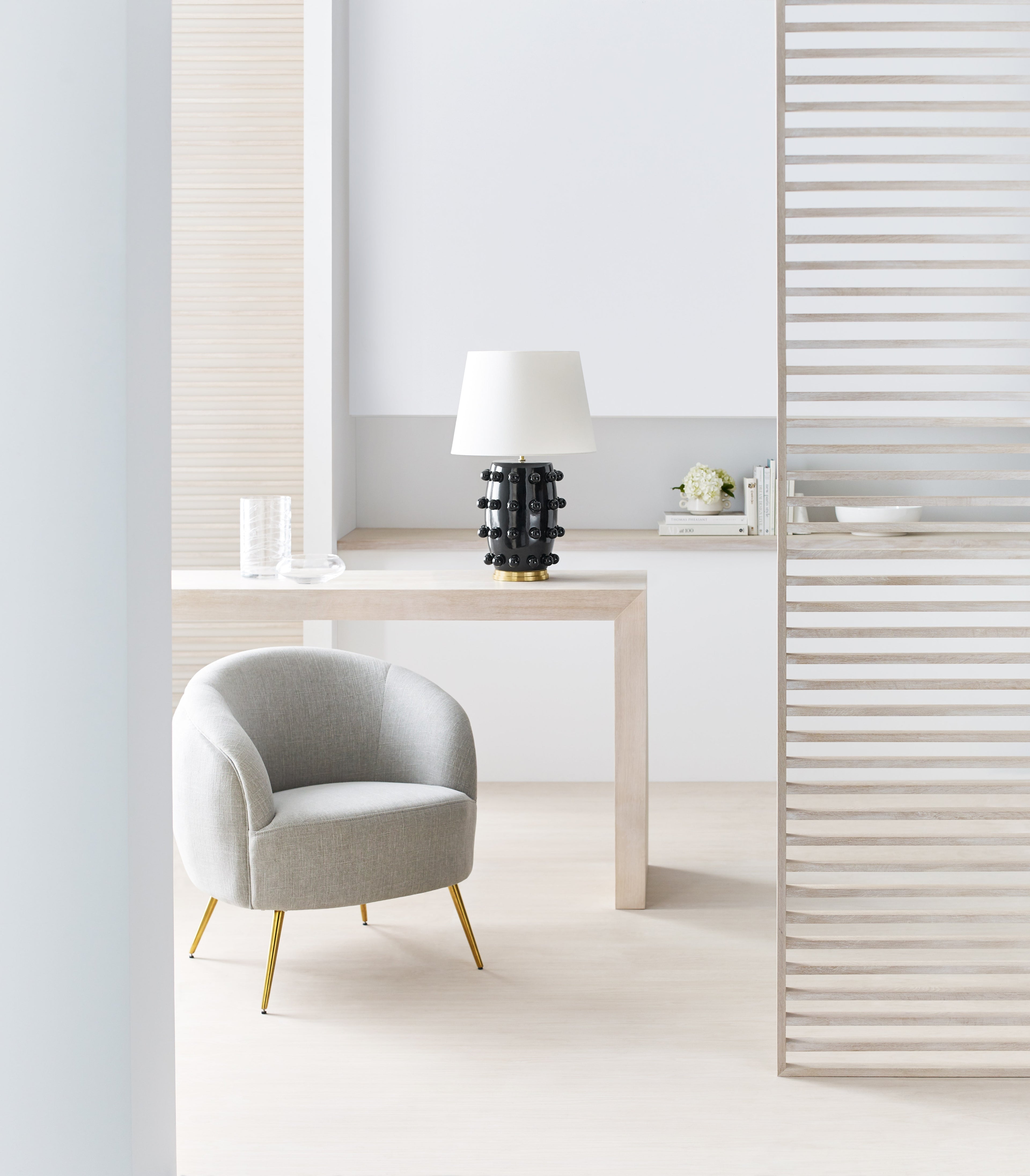 Linden Medium Lamp | Black | Linen Shade
