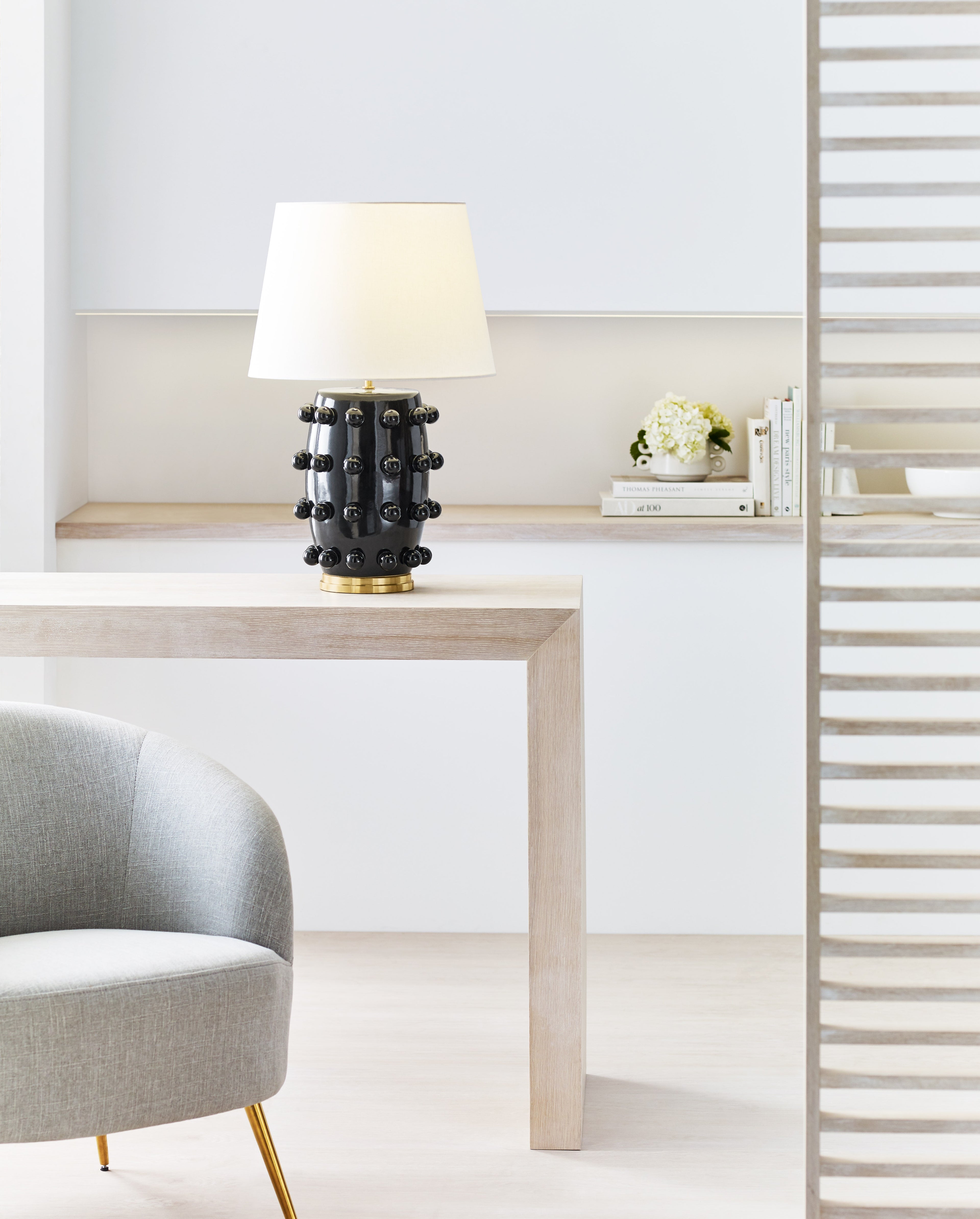 Linden Medium Lamp | Black | Linen Shade