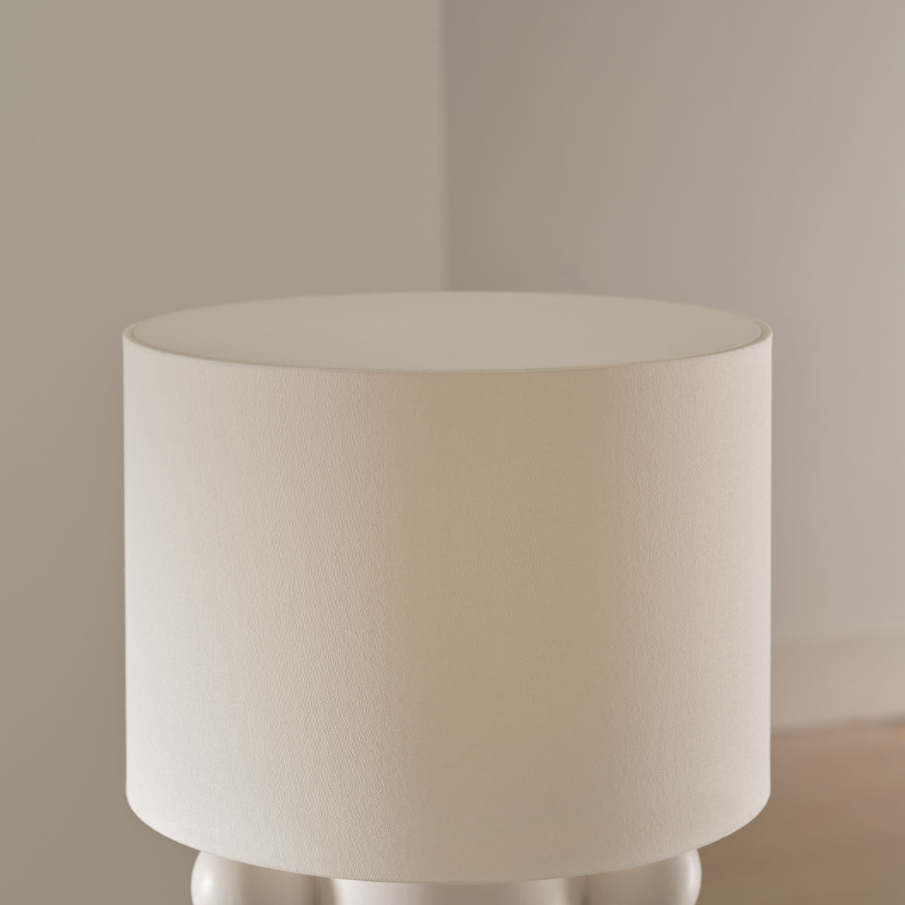 Tiglia Low Table Lamp | Plaster White | Linen Shade