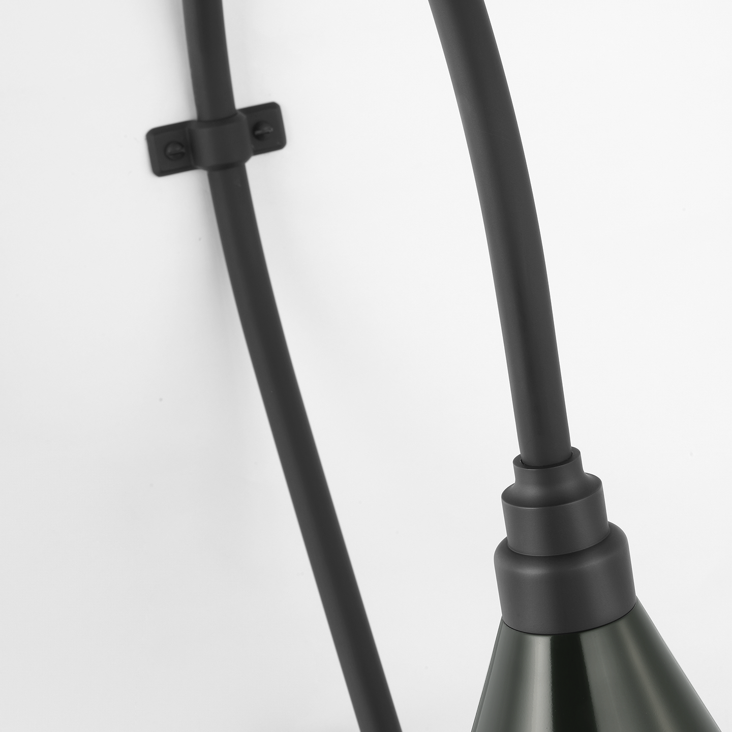 Academy 18" Larrabee Barn Light | Matte Black | 9 | 9" Green Conical Savannah Shade