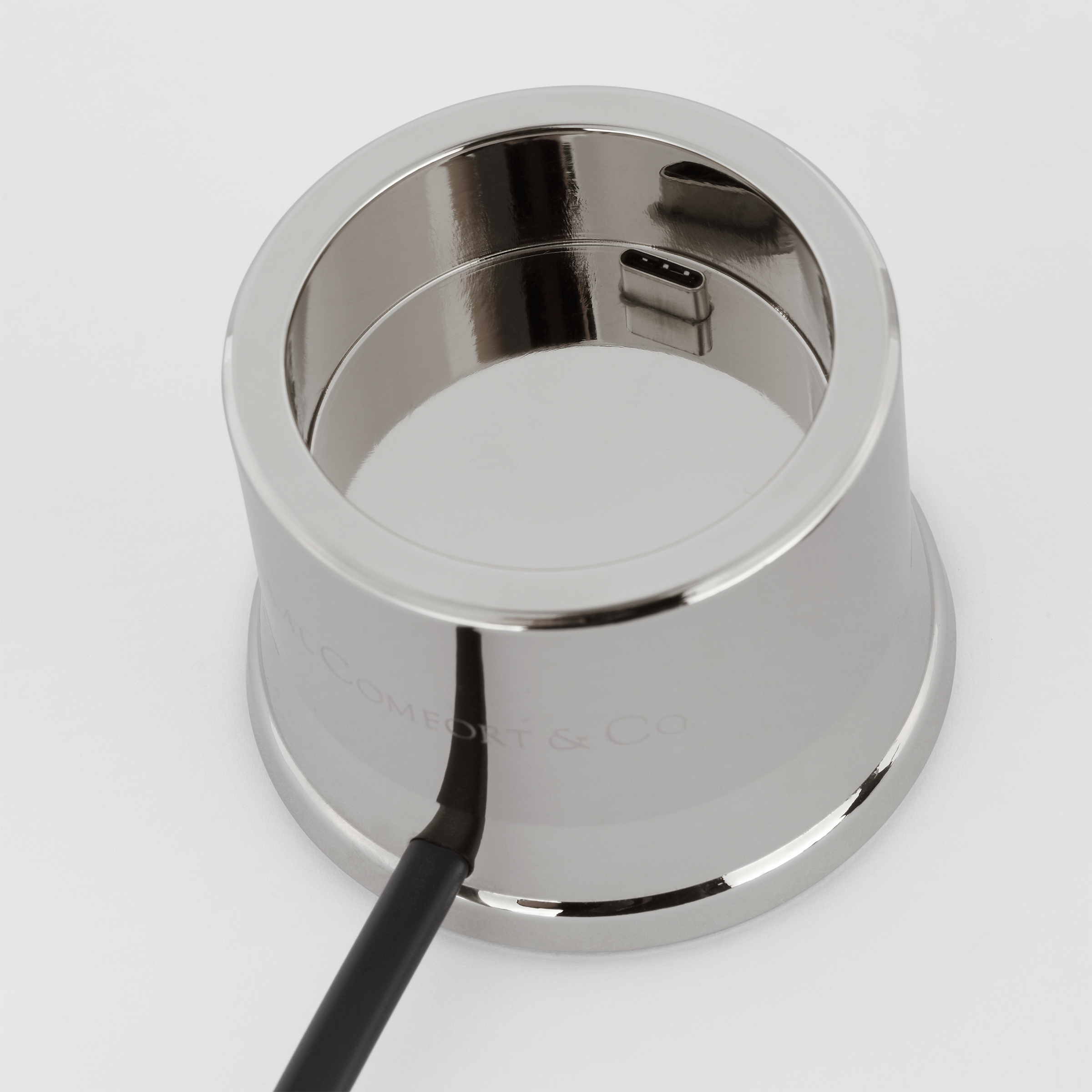 Single R45 Universal Charging Station | Nickel