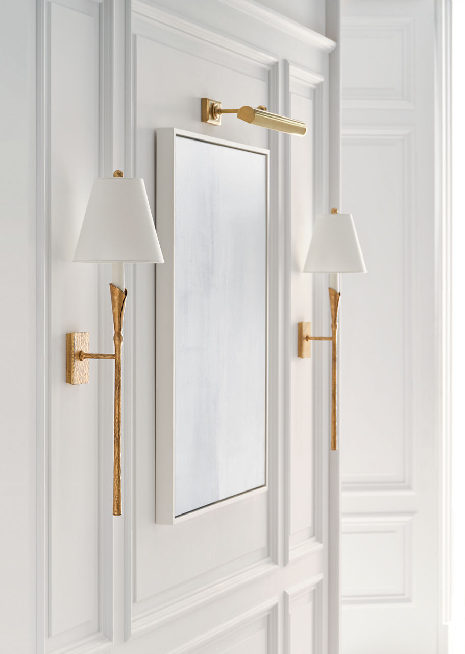 18" Cabinet Maker's Picture Light | Hand-Rubbed Antique Brass