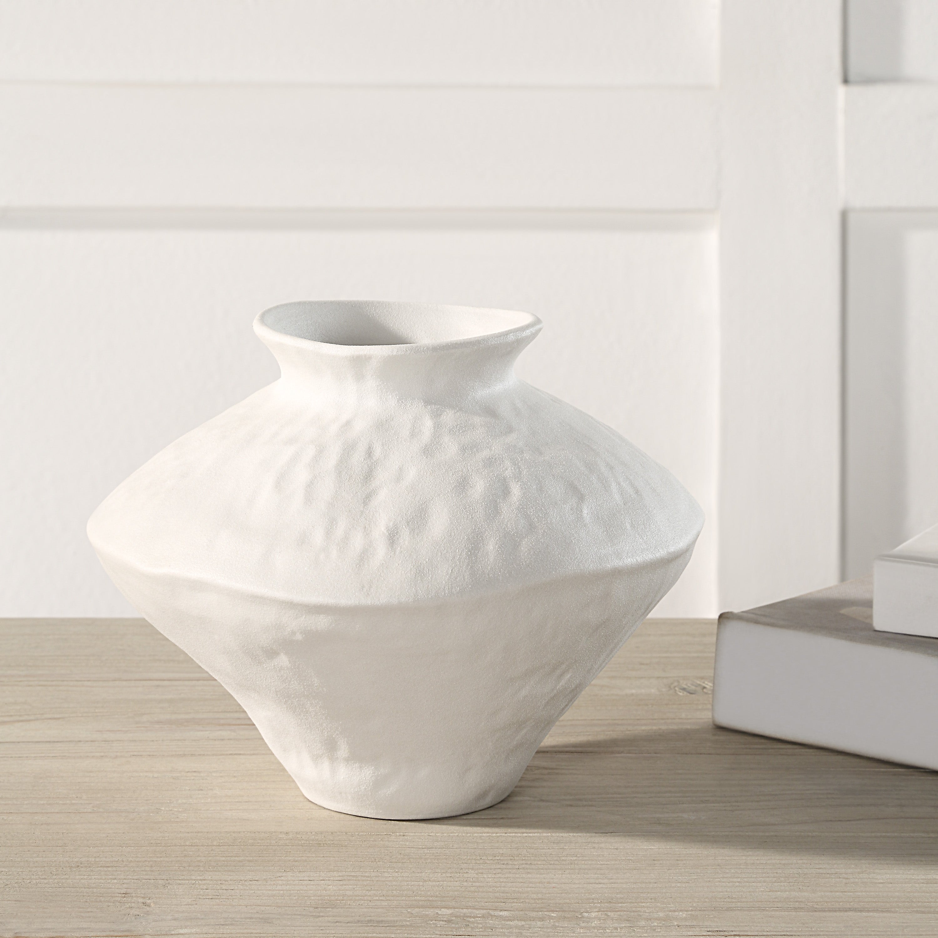 Mills Vase | White