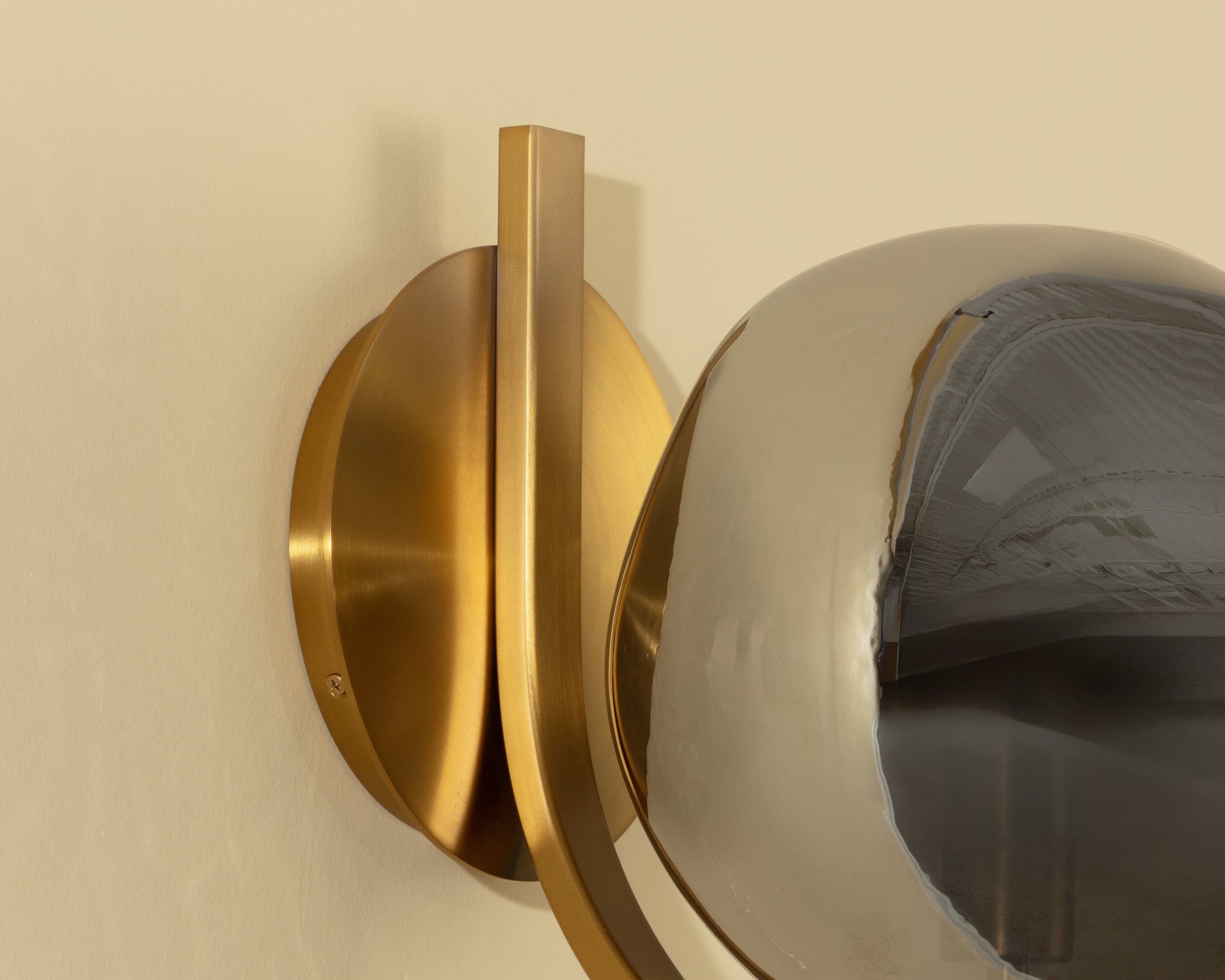 Dionis Sconce
