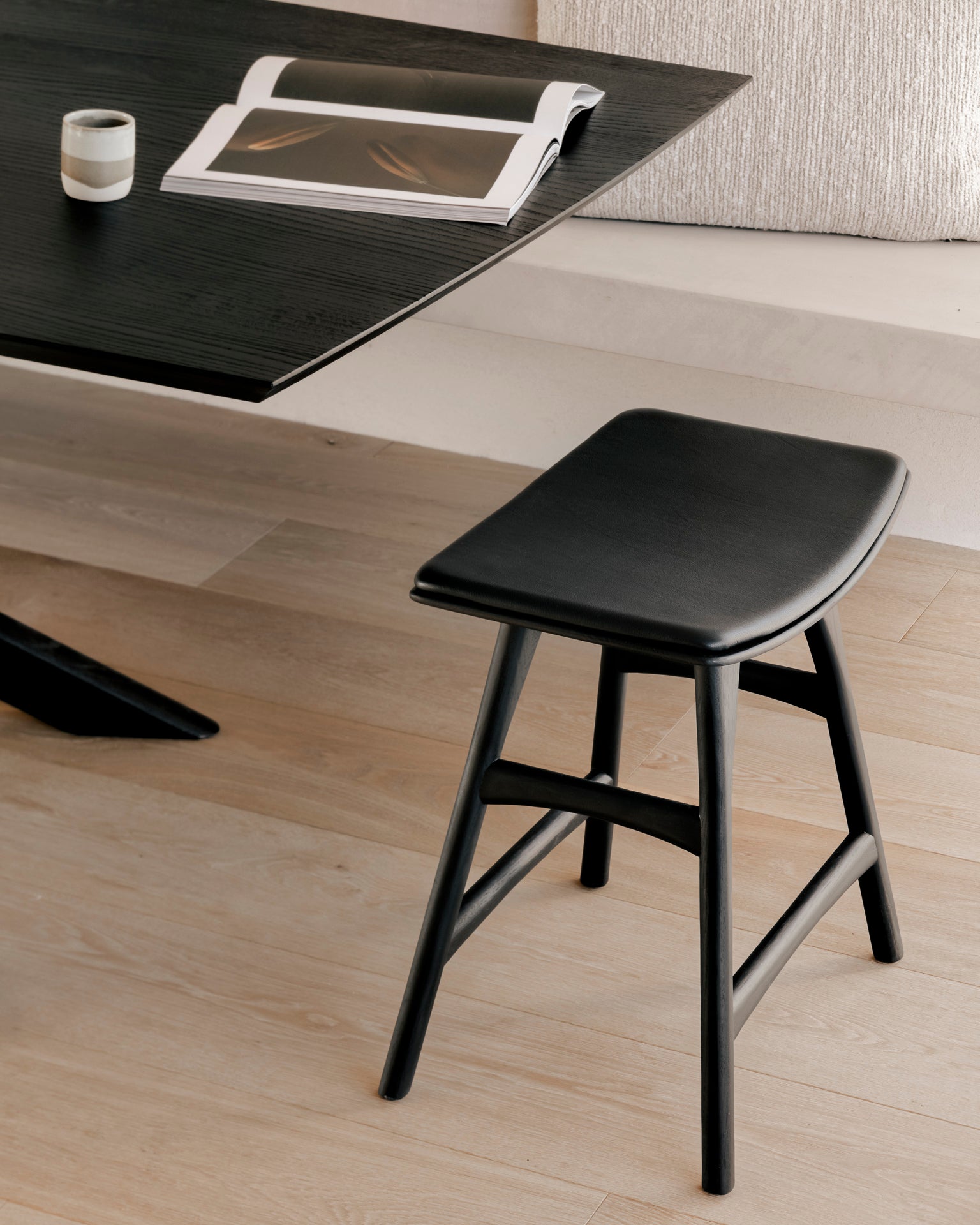Osso Stool | Varnished Oak | Black | Black Leather