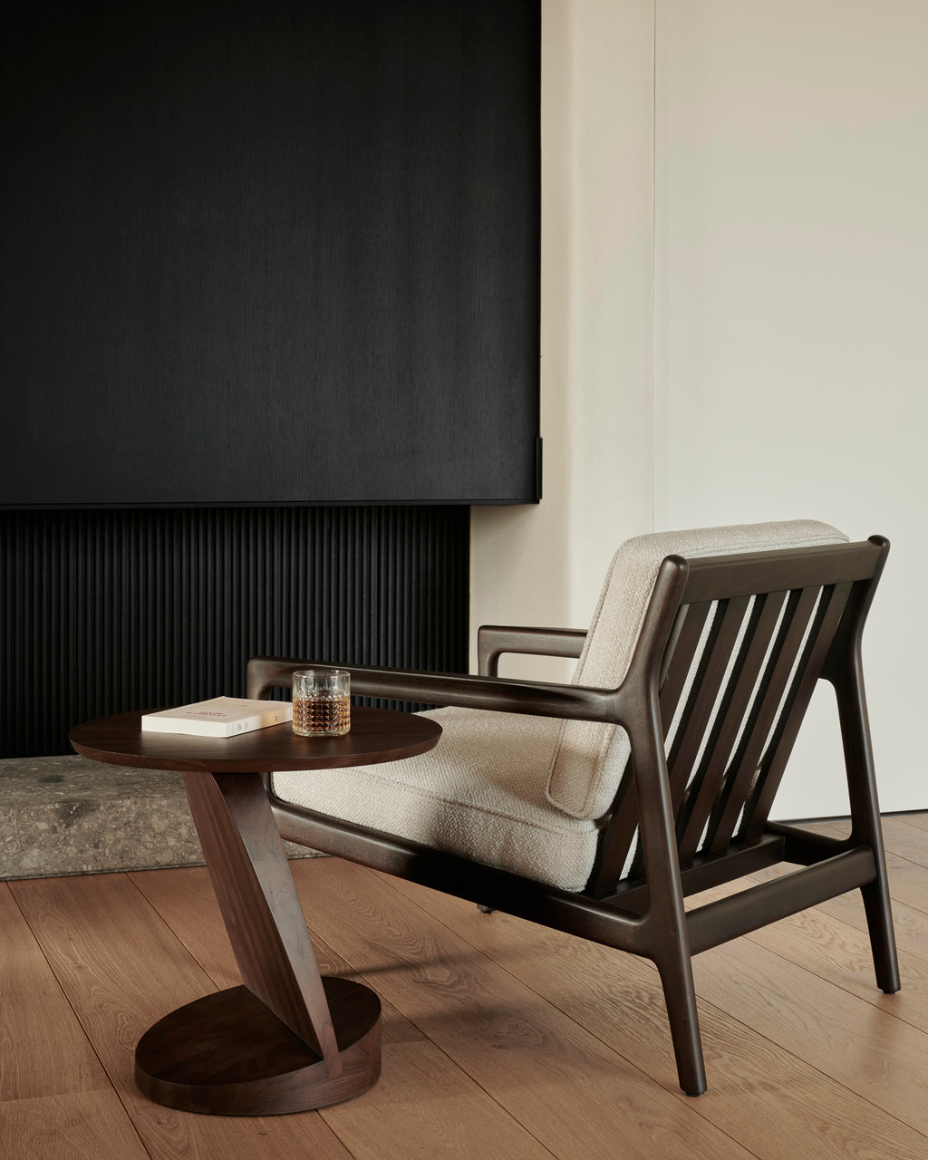 Oblic Side Table | Varnished Teak | Brown | Round