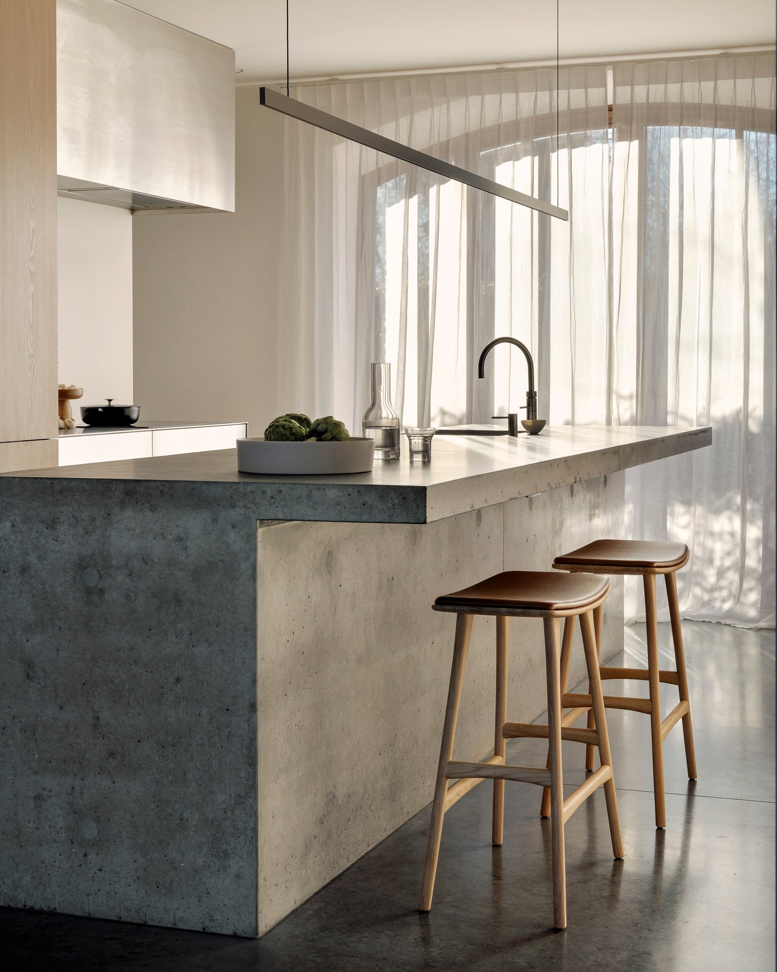 Osso Counter Stool | Varnished Oak | Cognac Leather