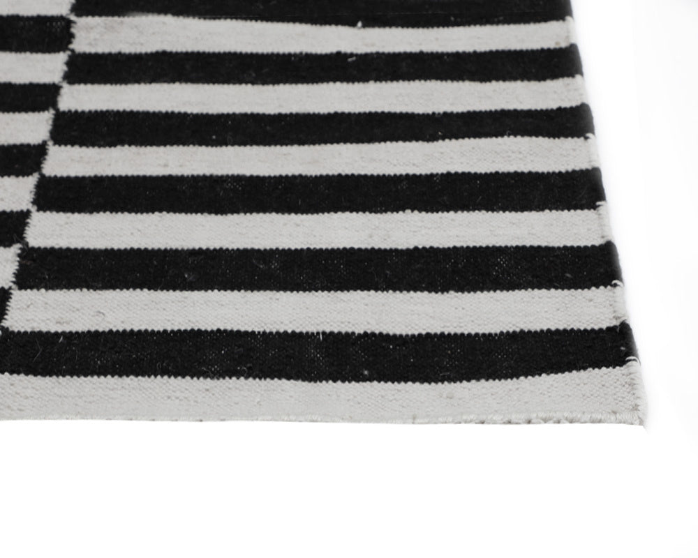 Zigby Hand-Woven Rug - Black / Ivory - 6' X 9'