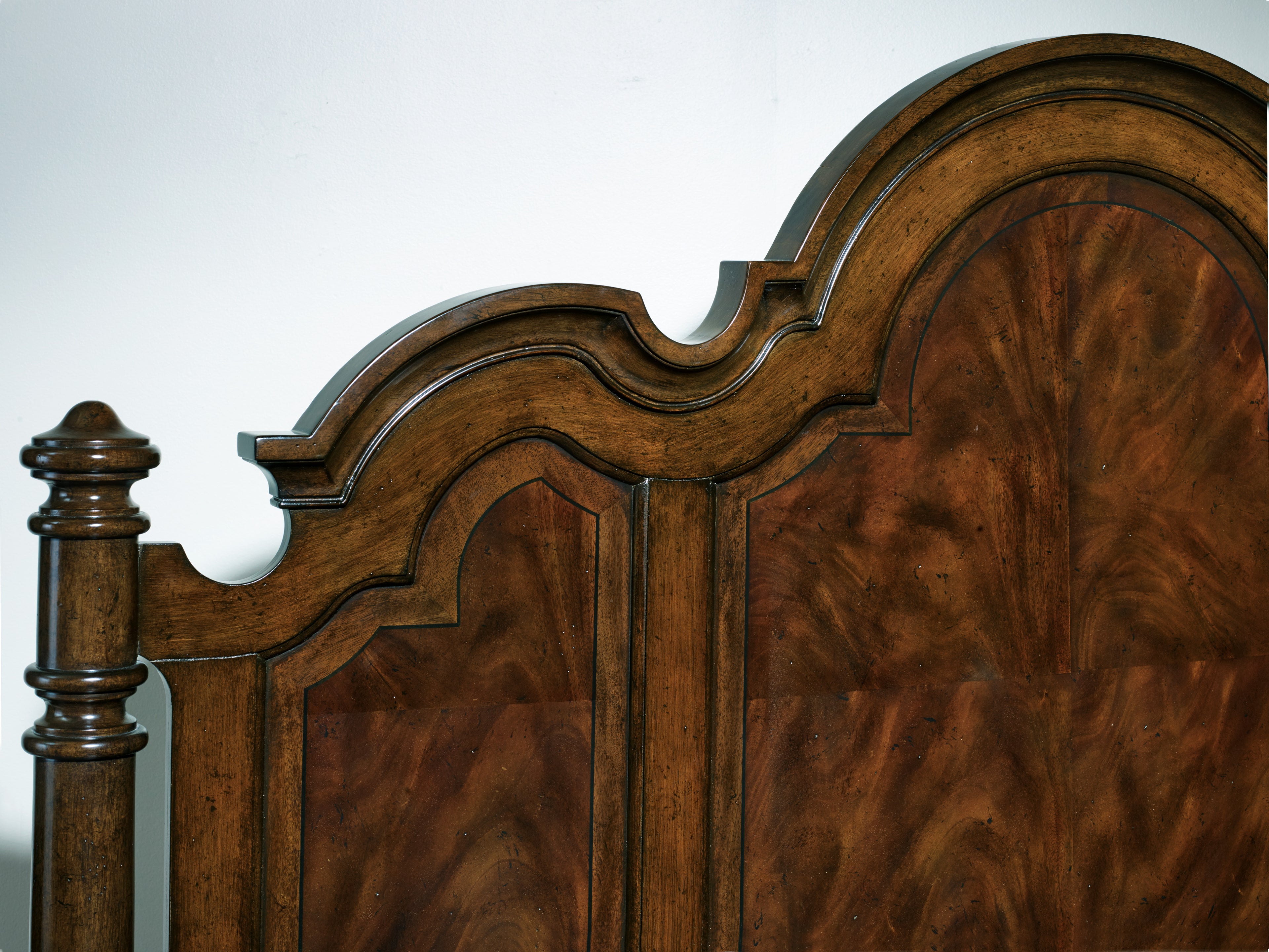Leesburg King Poster Bed