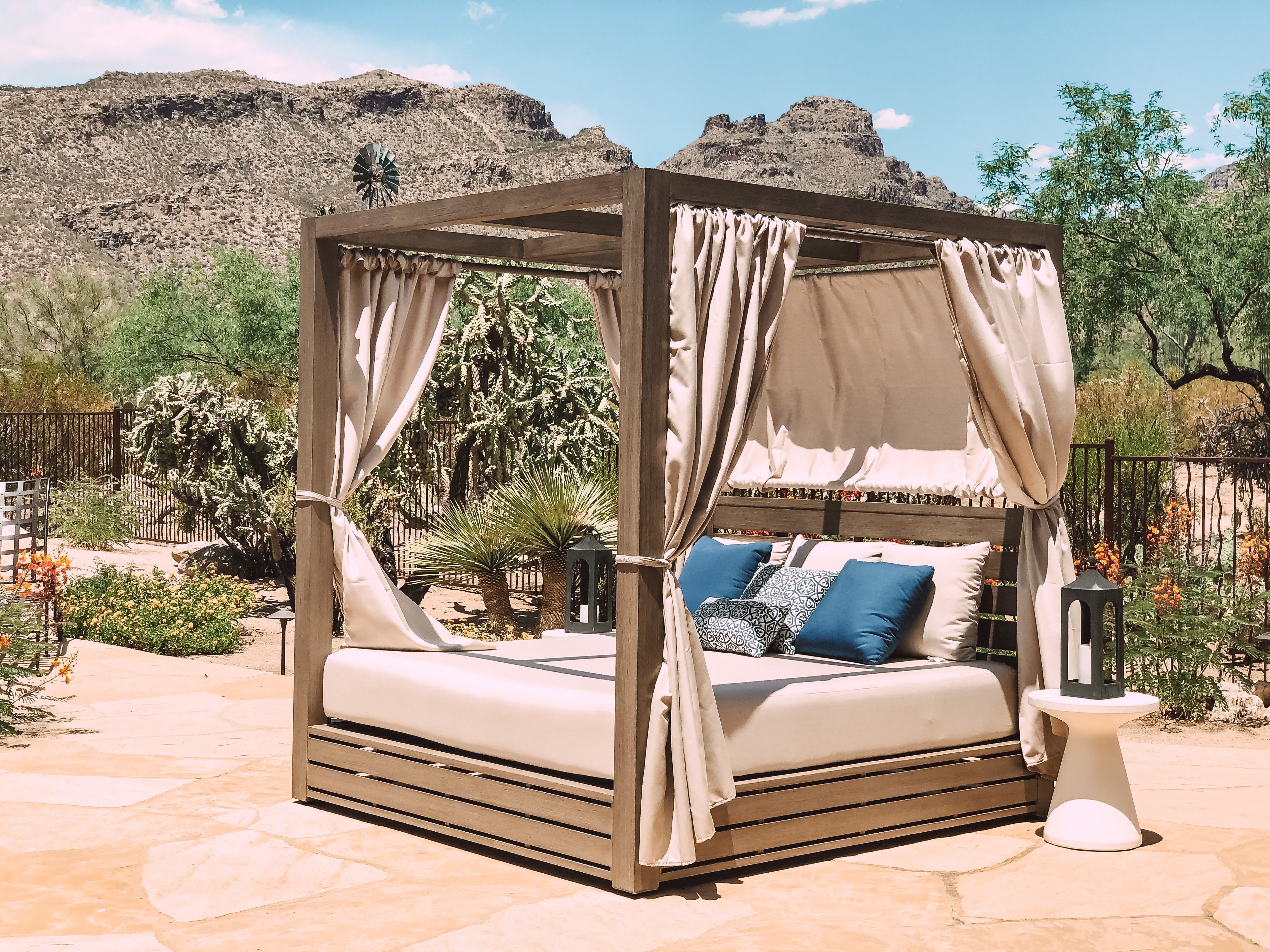 Laguna Resort King Daybed in Canvas Flax, No Welt