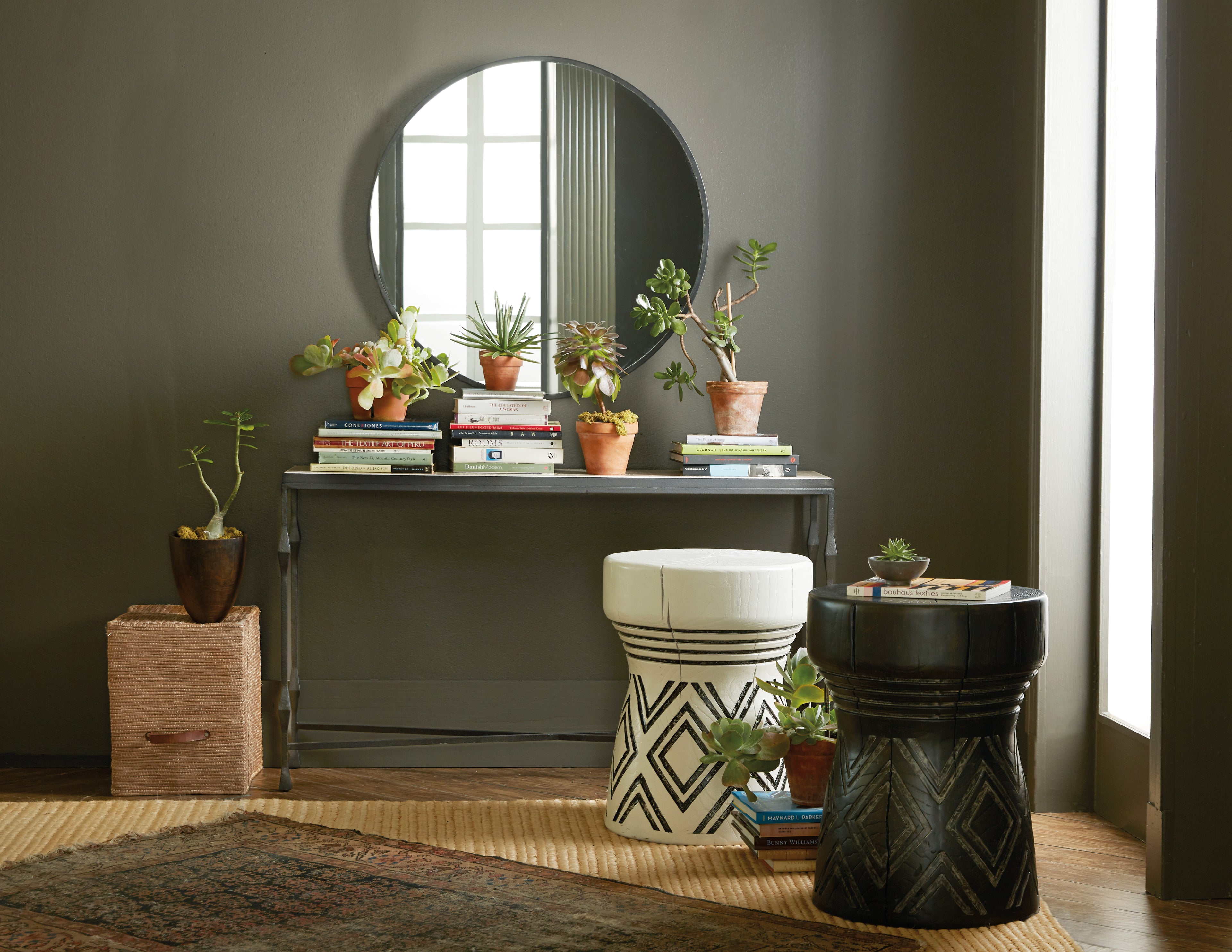 Commerce & Market Carved Stump Side Table | Black