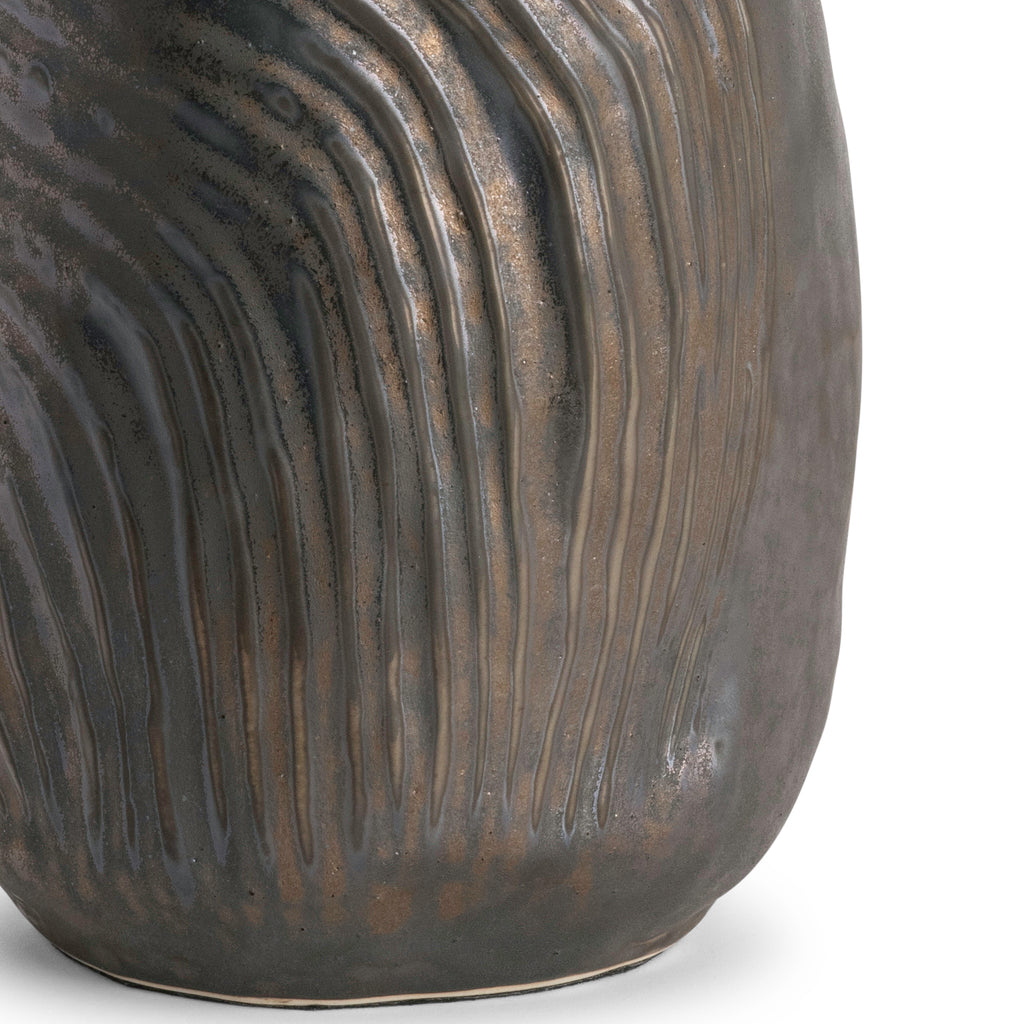 Jonas Vase