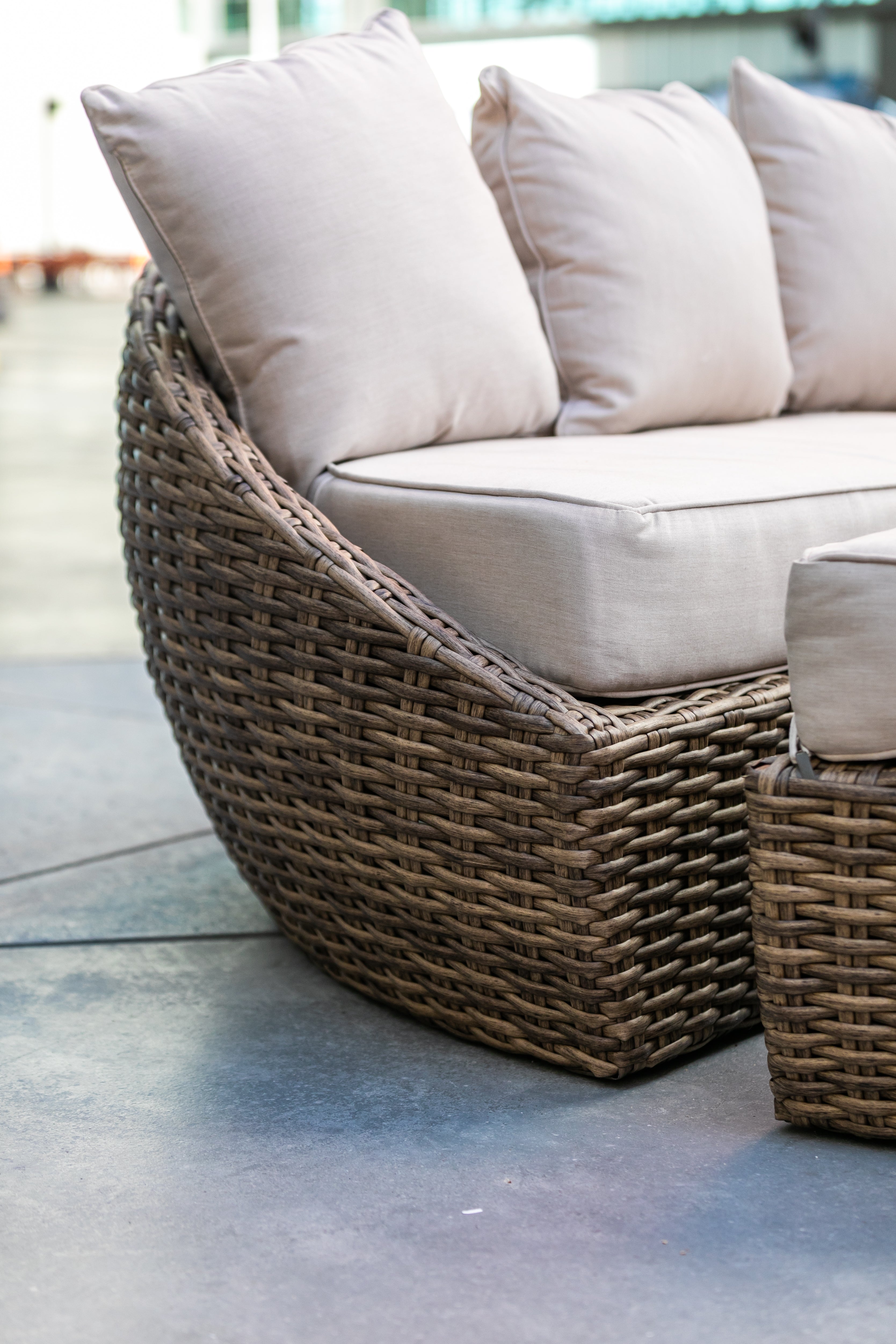 Havana Round Daybed in Canvas Flax w/ Self Welt