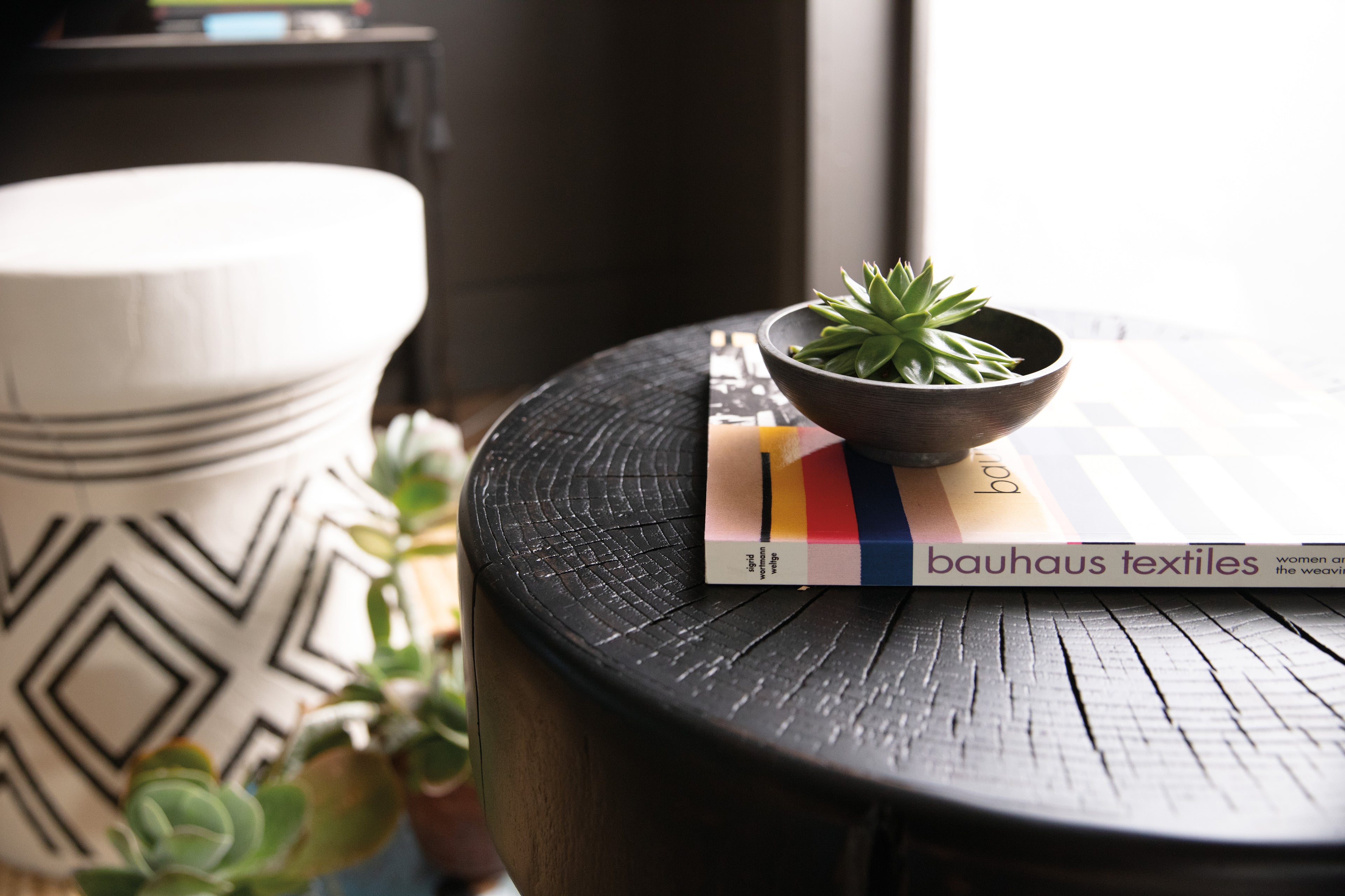 Commerce & Market Carved Stump Side Table | Black