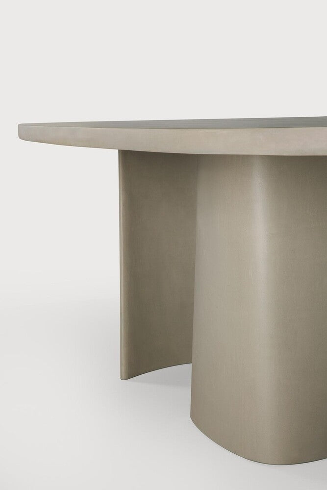 Canyon Outdoor Dining Table | Varnished Concrete | Light Grey | Oval