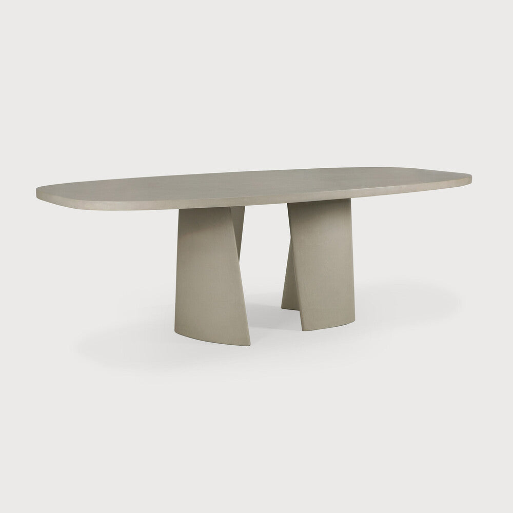 Canyon Outdoor Dining Table | Varnished Concrete | Light Grey | Oval