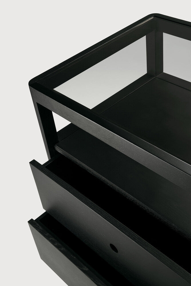 Spindle Dresser | Varnished Oak | Black | 4 Drawers