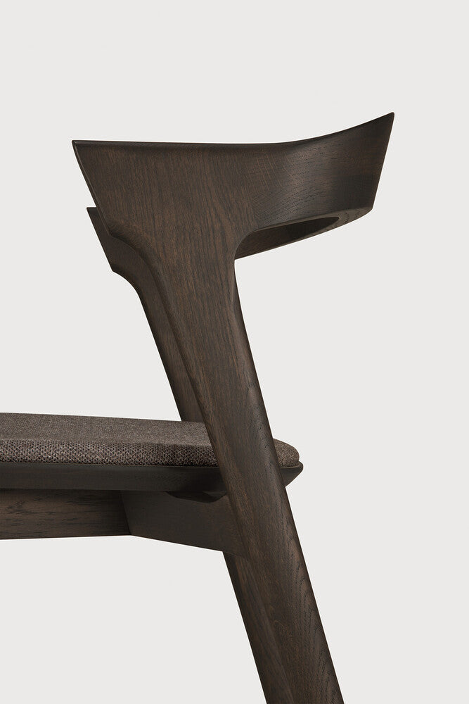 Bok Dining Chair | Varnished Oak | Brown | Warm Brown Fabric