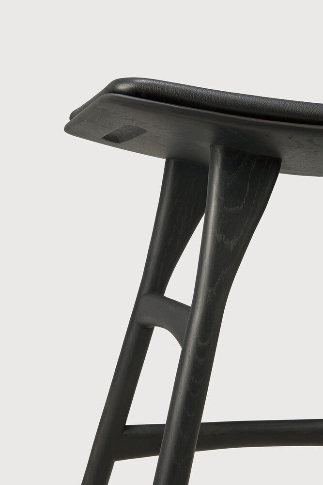 Osso Stool | Varnished Oak | Black | Black Leather