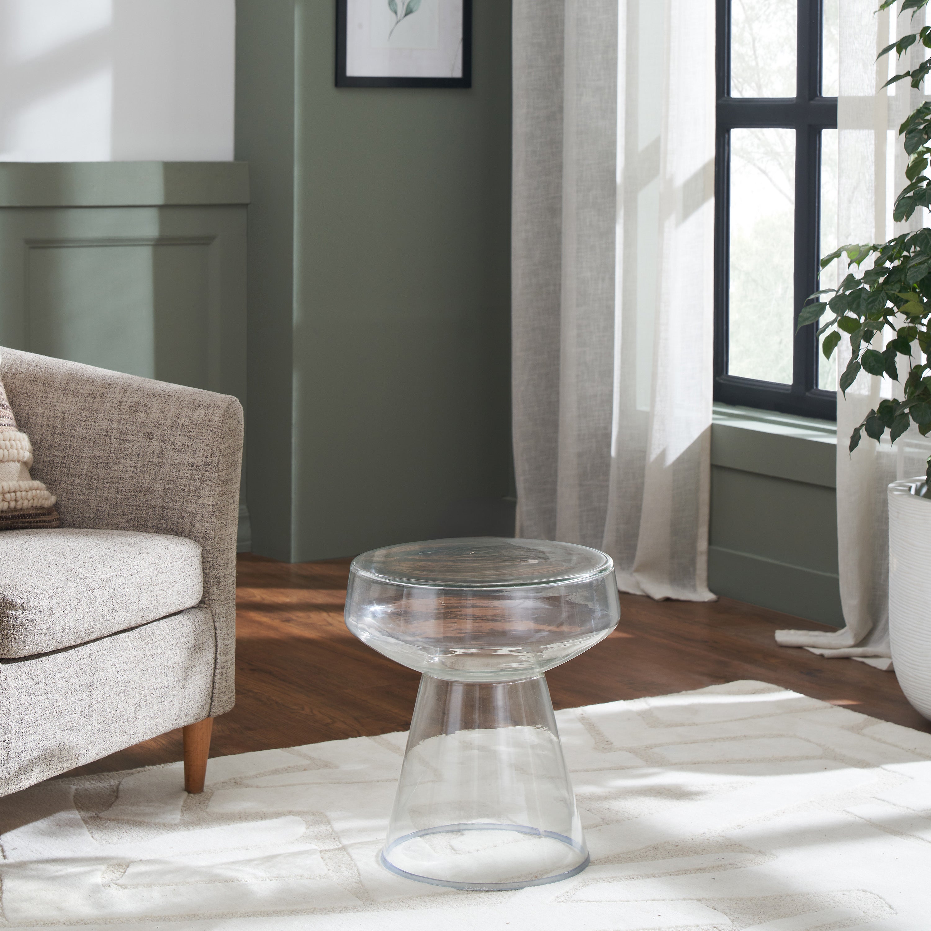 Lavinia Table