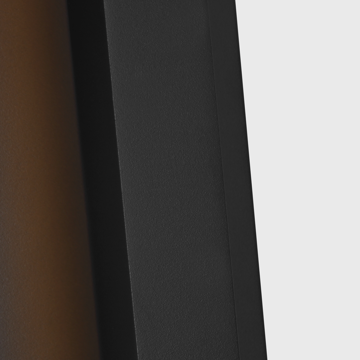Stagger X-Large Wall | Outdoor Black Backplate 120V