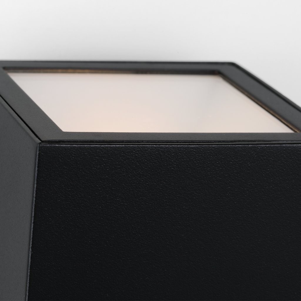 Pressa Square X-Large Wall Black 2700K 90 CRI