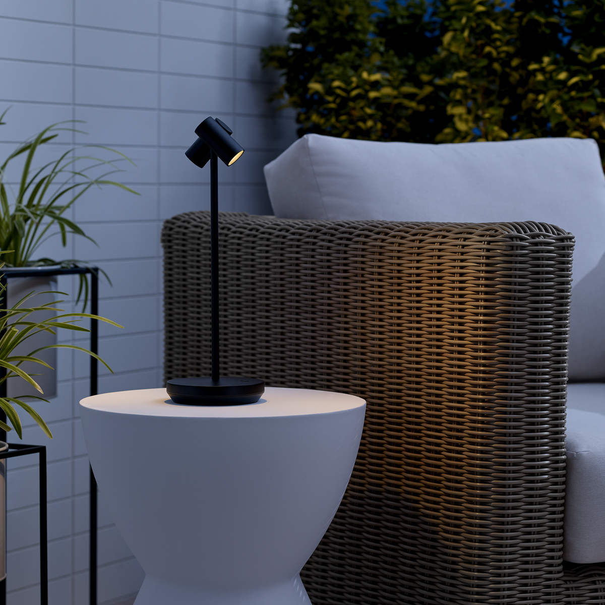 Doppia Accent Rechargeable Table Lamp Black 2700K 90 CRI wall charger included