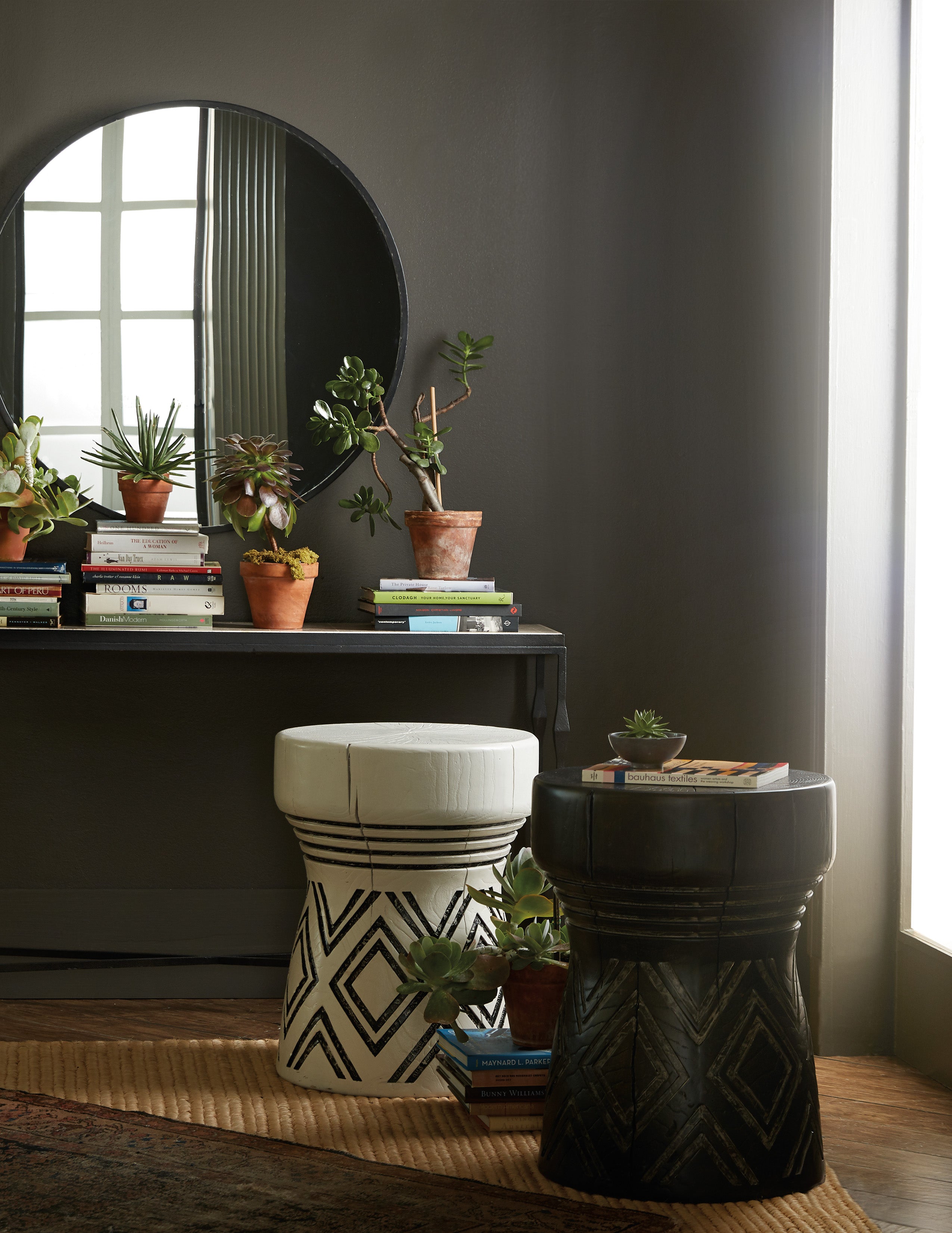 Commerce & Market Carved Stump Side Table | Black